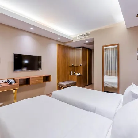 コンチネンタル ホテル 4*